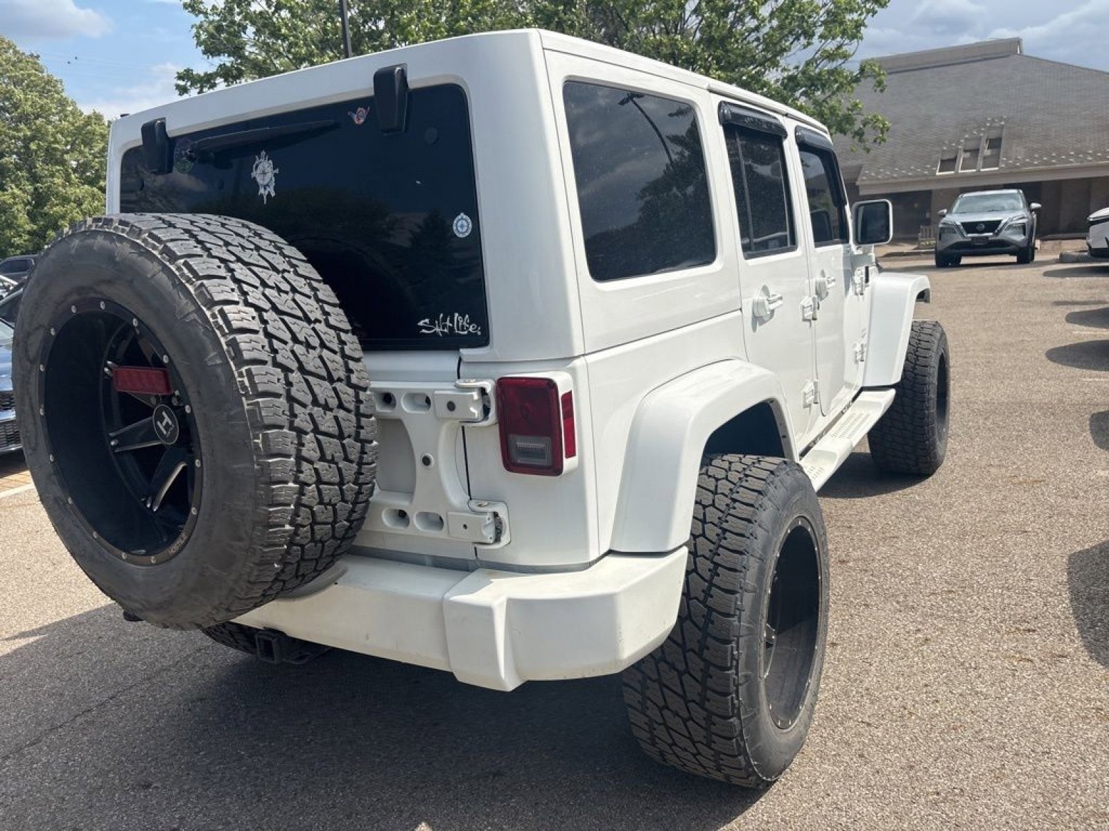 Used 2017 Jeep Wrangler Unlimited Sahara w/ Connectivity Group AWD/4WD image 11