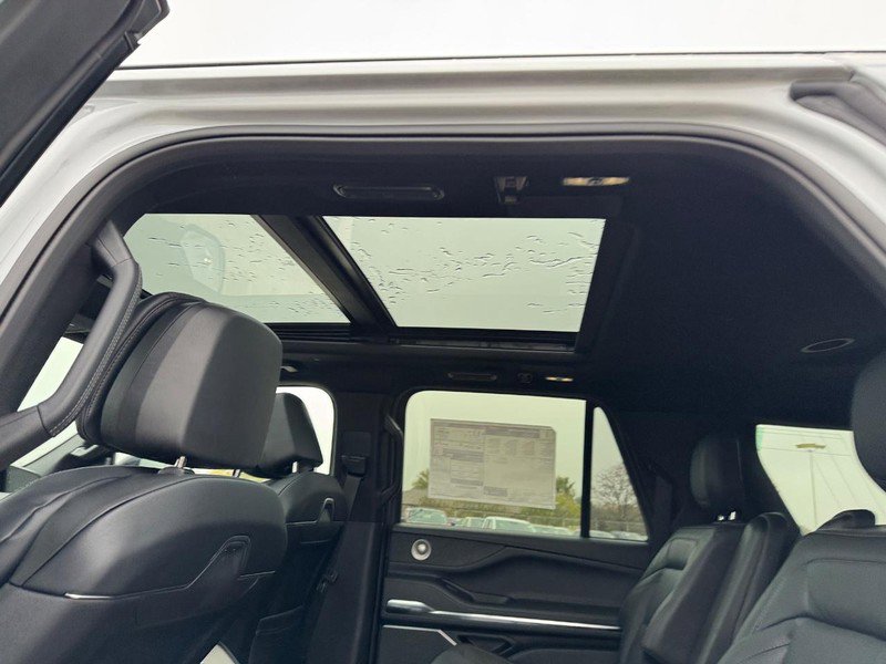 New 2025 Lincoln Navigator L Reserve w/ Jet Appearance Package image 11