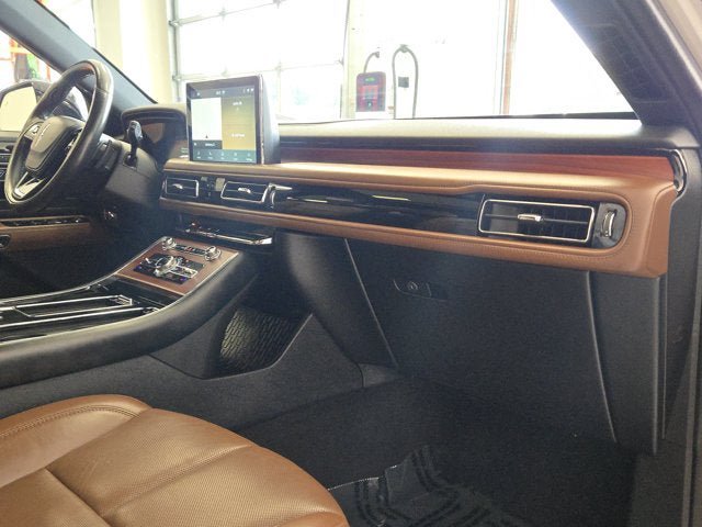 Used 2022 Lincoln Aviator Reserve AWD/4WD image 4