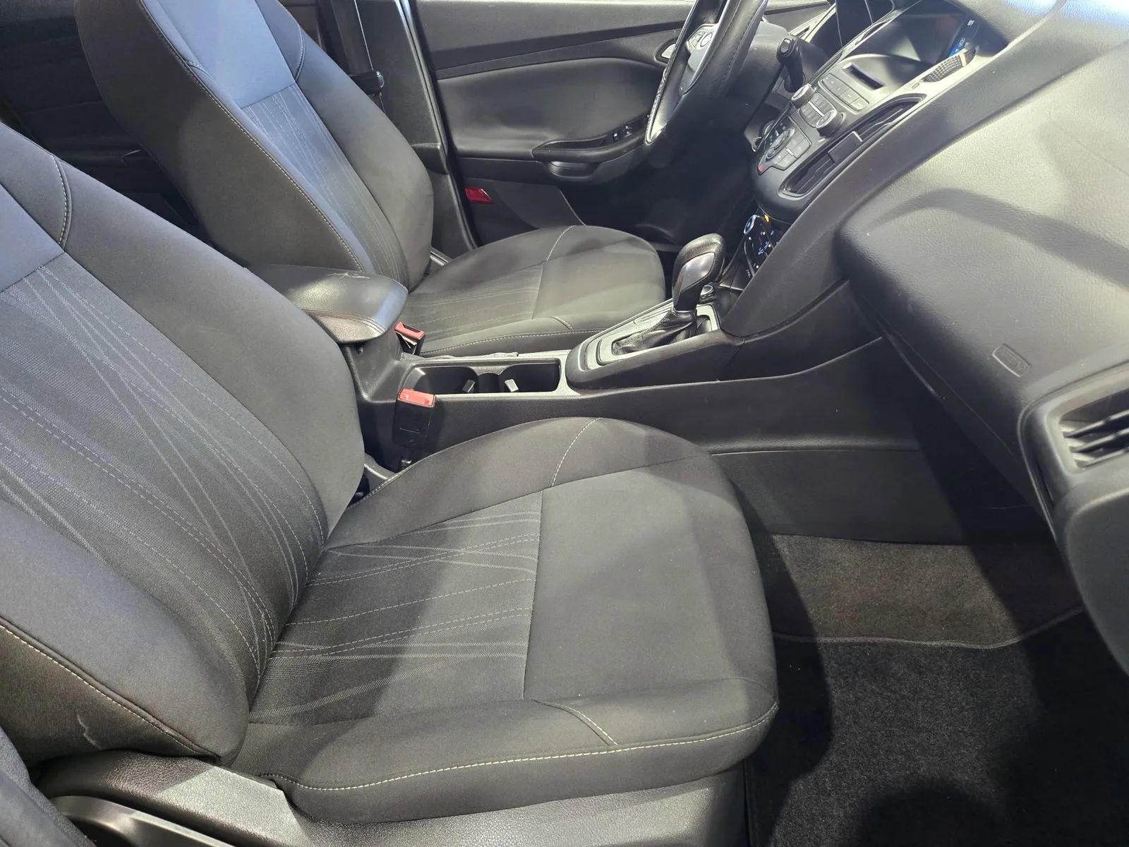 Used 2017 Ford Focus SE image 7