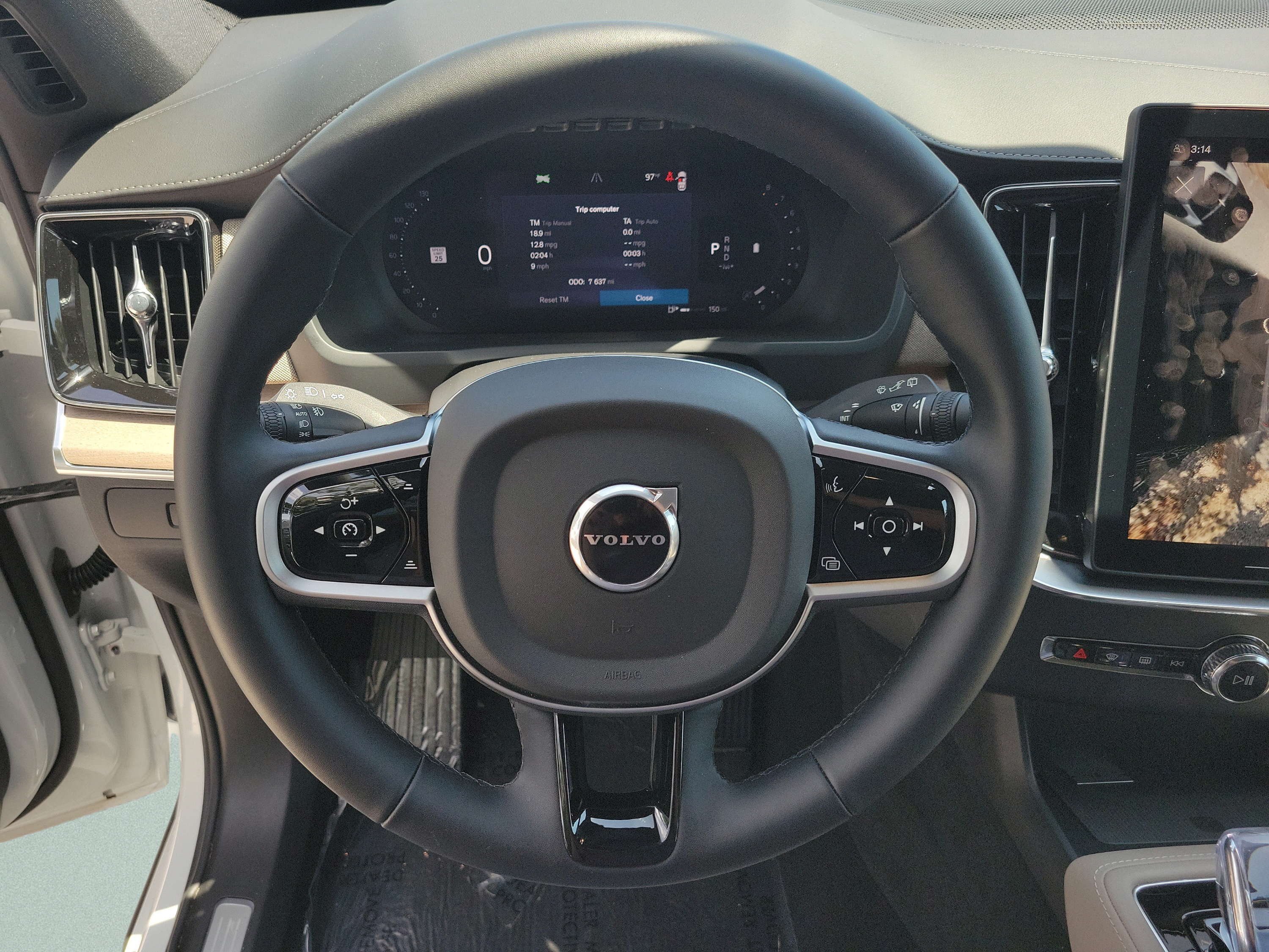 Used 2026 Volvo XC90 B5 Plus w/ Protection Package Premier AWD/4WD image 23
