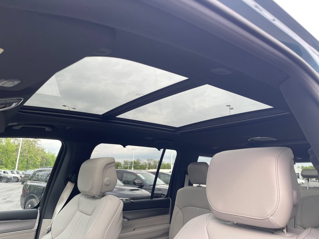 New 2026 Jeep Grand Wagoneer Limited w/ Premium Group II AWD/4WD image 19