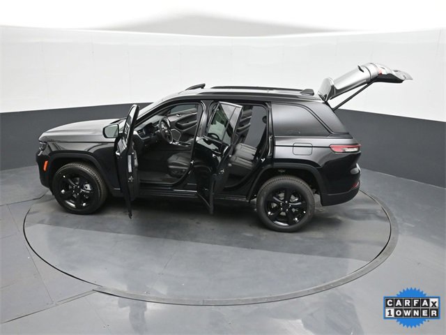 Used 2025 Jeep Grand Cherokee Limited w/ Luxury Tech Group II image 48