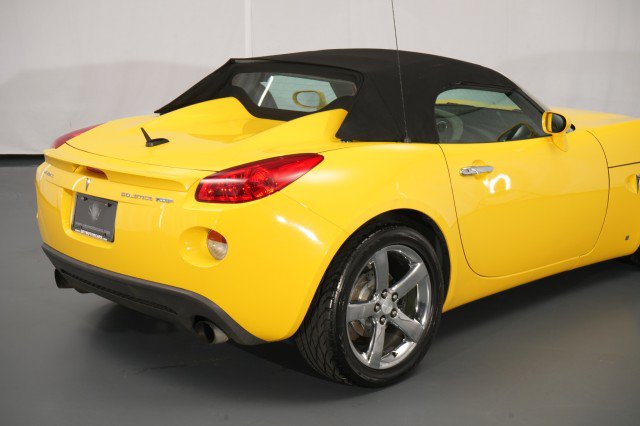 Used 2007 Pontiac Solstice GXP w/ Premium Package RWD image 17