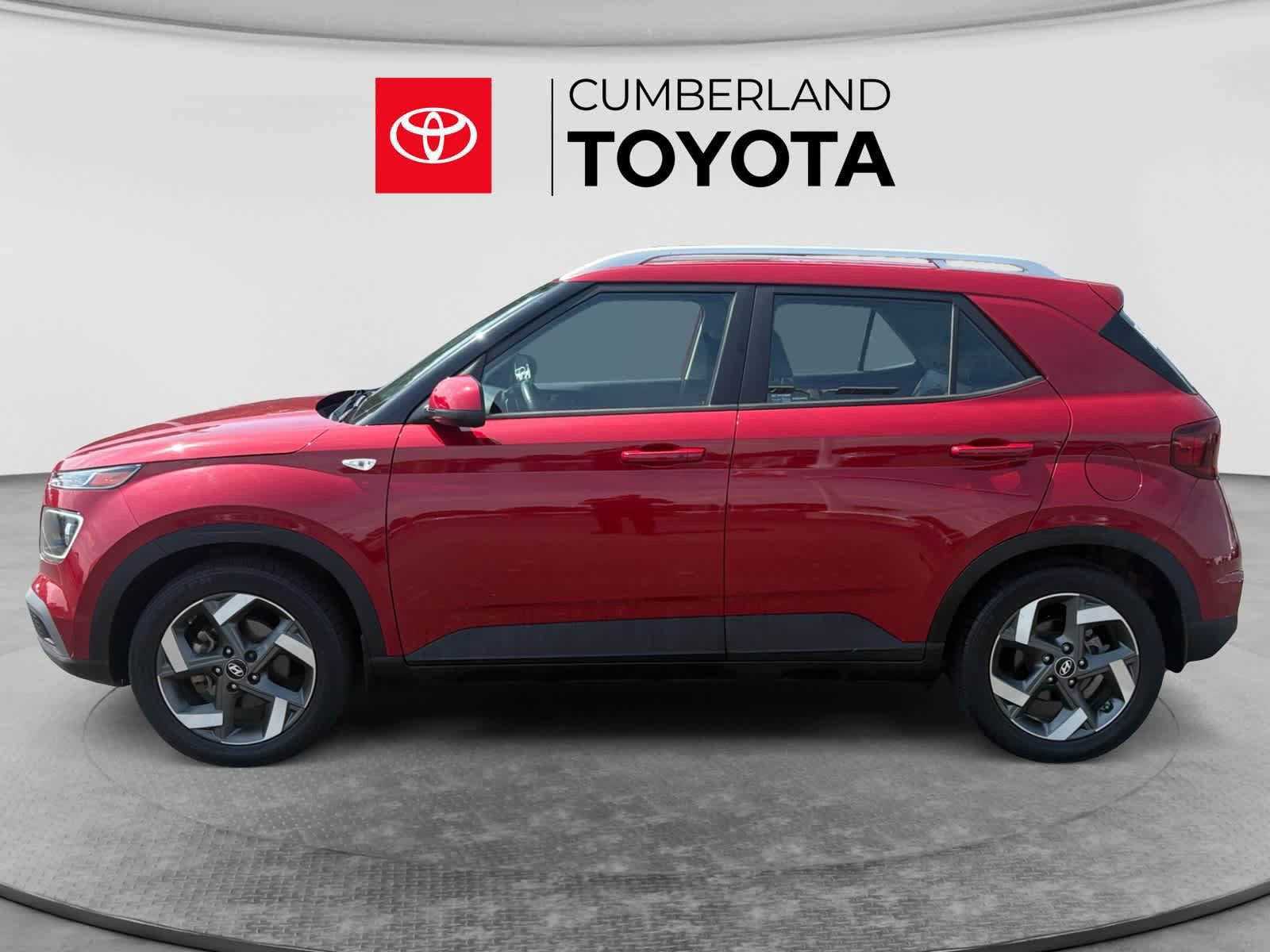 Used 2022 Hyundai Venue Limited FWD image 2