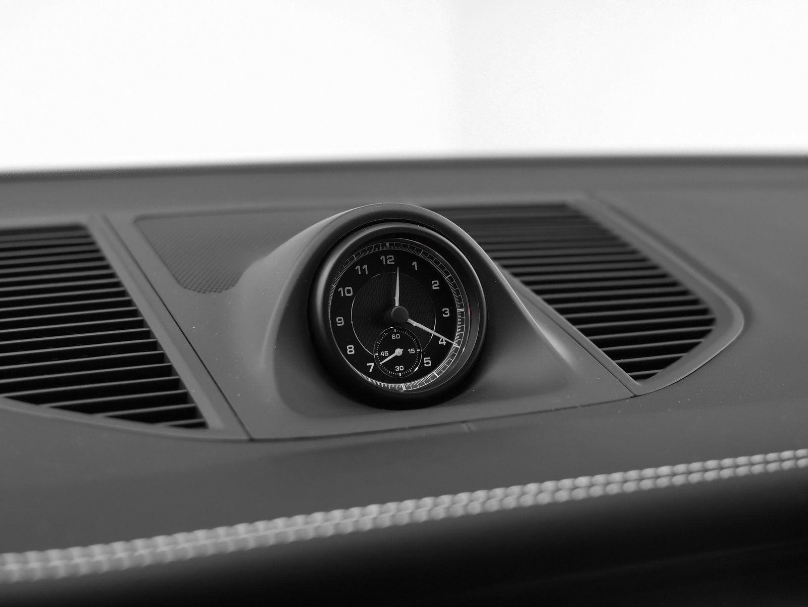 New 2026 Porsche Macan image 40