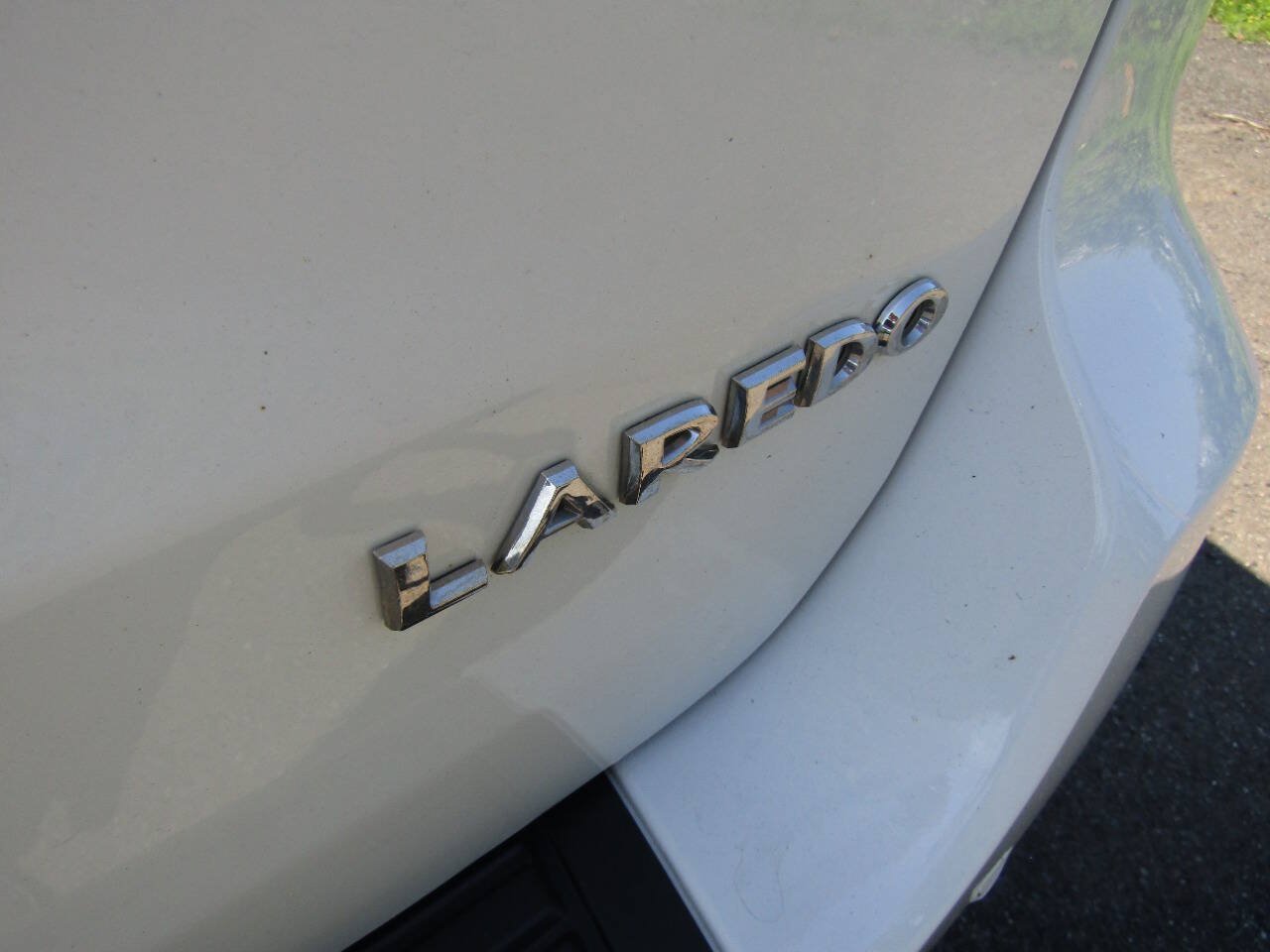 Used 2021 Jeep Grand Cherokee Laredo AWD/4WD image 34