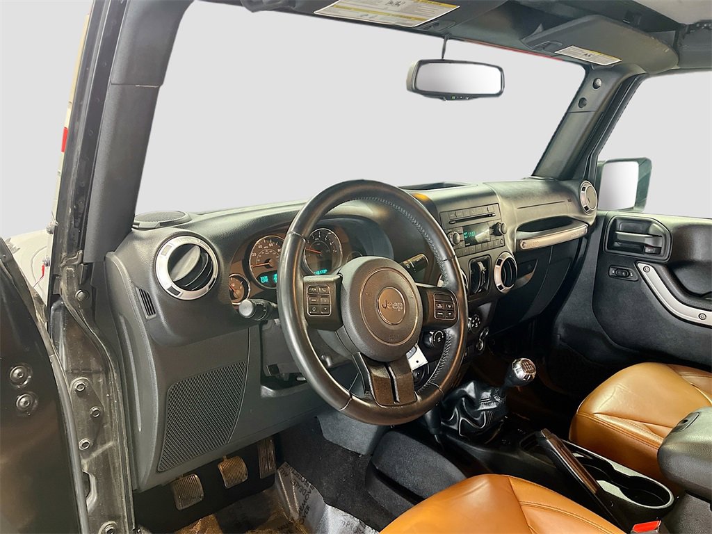 Used 2016 Jeep Wrangler Unlimited Sahara w/ Connectivity Group image 9