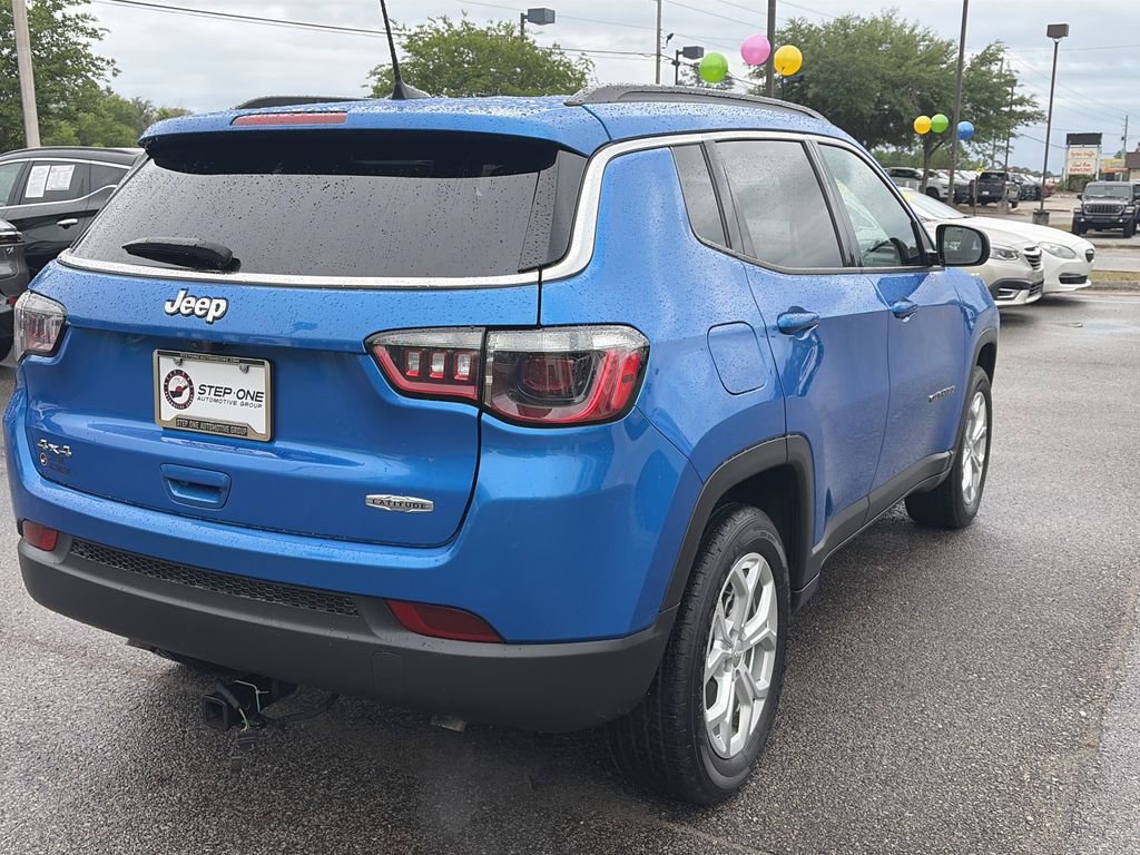 Used 2024 Jeep Compass Latitude AWD/4WD image 7