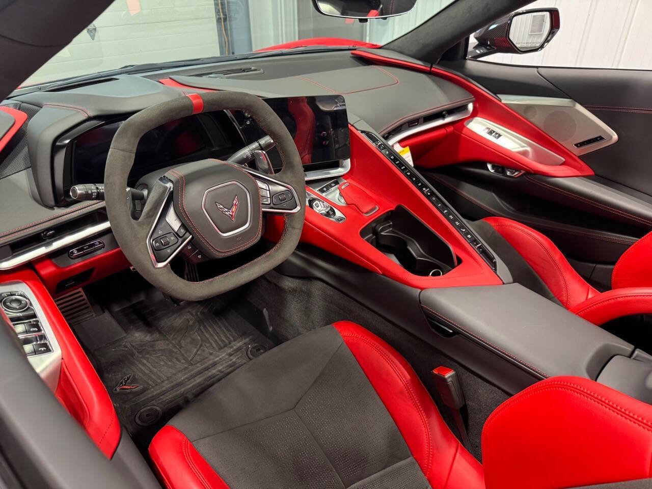 Used 2024 Chevrolet Corvette Stingray Premium Conv w/ Z51 Performance Package image 14