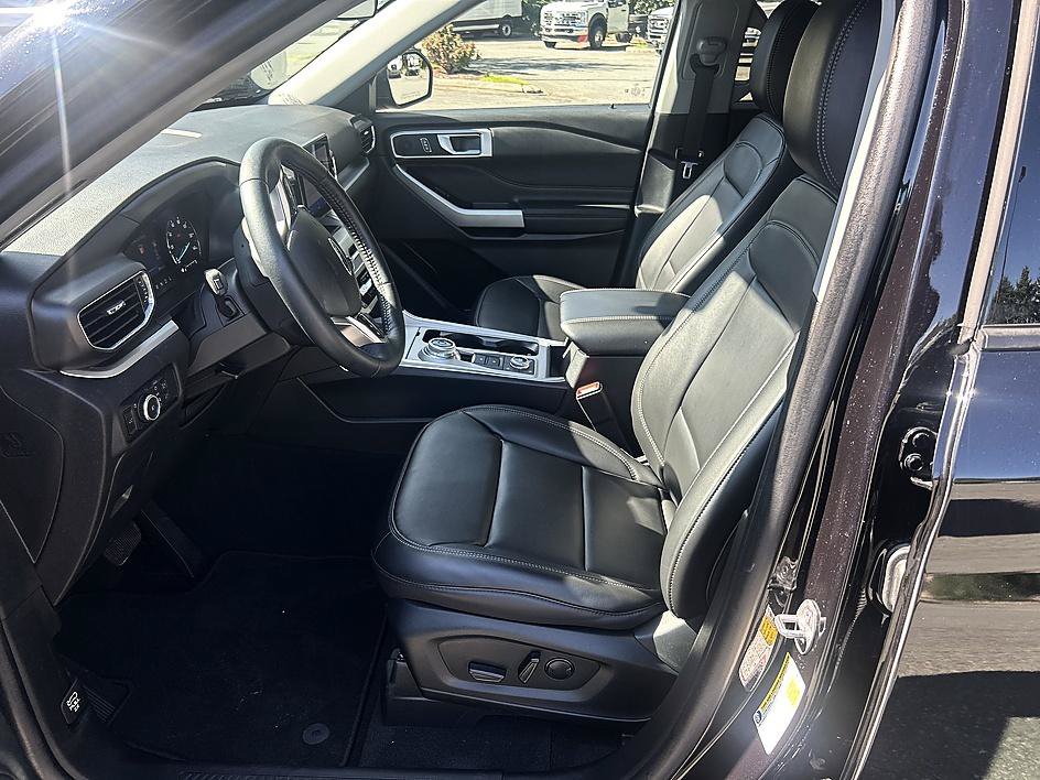 Used 2023 Ford Explorer XLT w/ Equipment Group 202A AWD/4WD image 11
