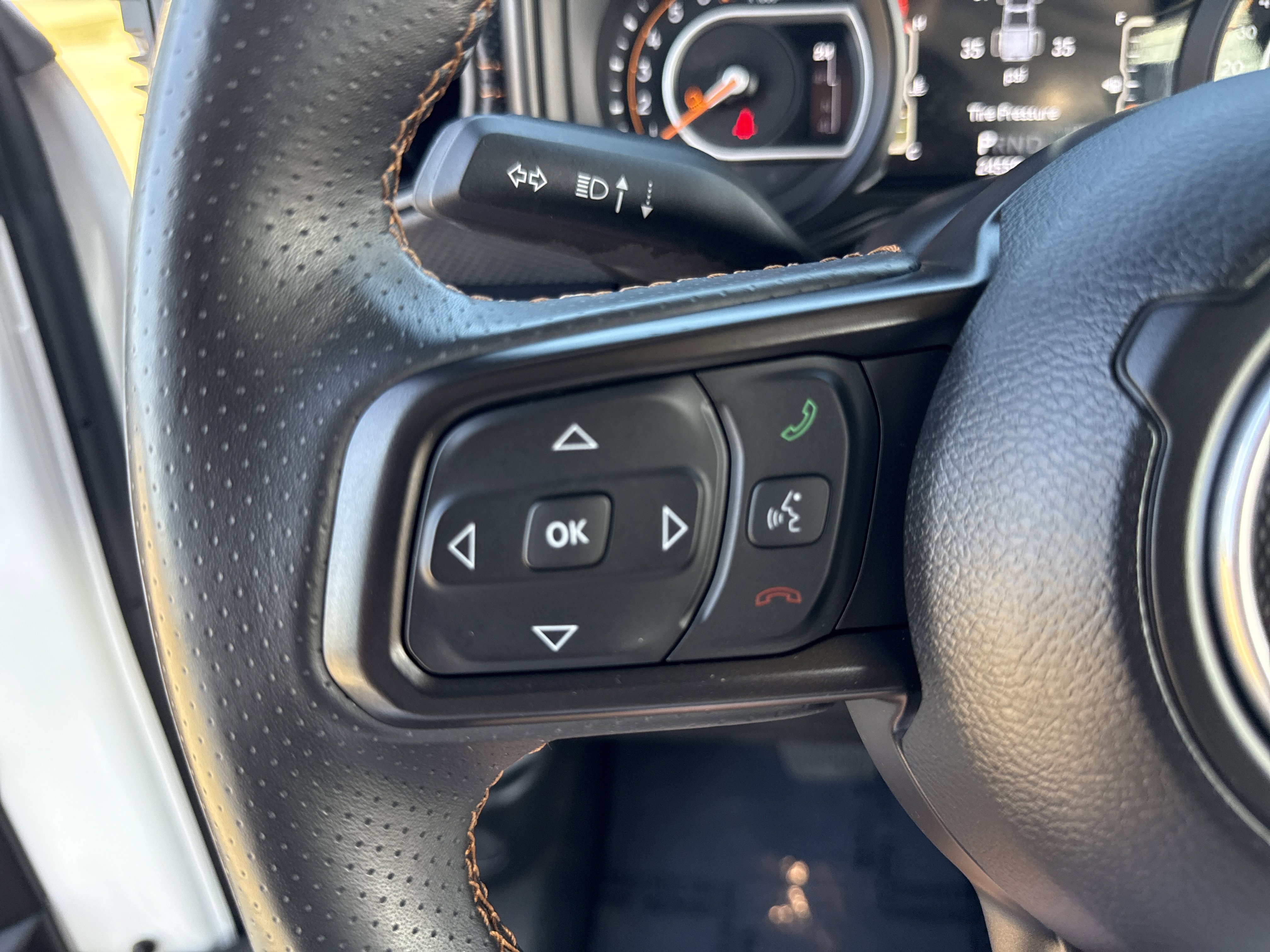 Used 2024 Jeep Gladiator Mojave w/ Safety Group image 18