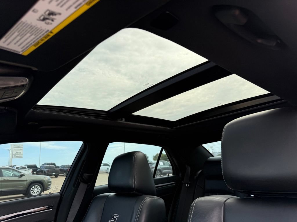 Used 2022 Chrysler 300 S RWD image 27
