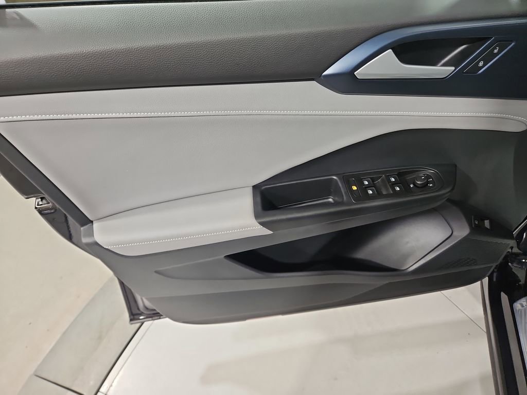 Certified 2024 Volkswagen Taos SE w/ Panoramic Sunroof Package image 13