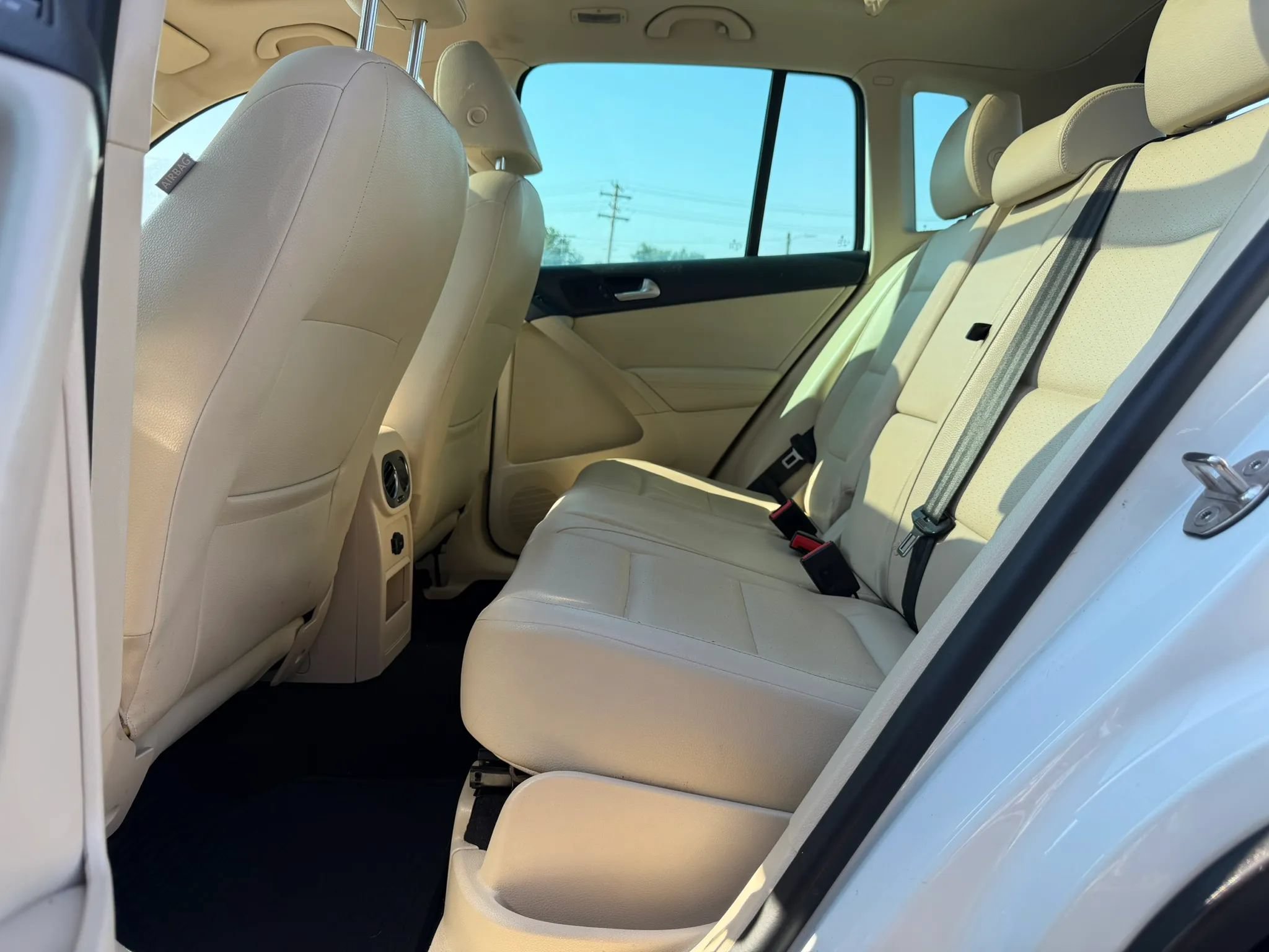 Used 2015 Volkswagen Tiguan SE FWD image 12