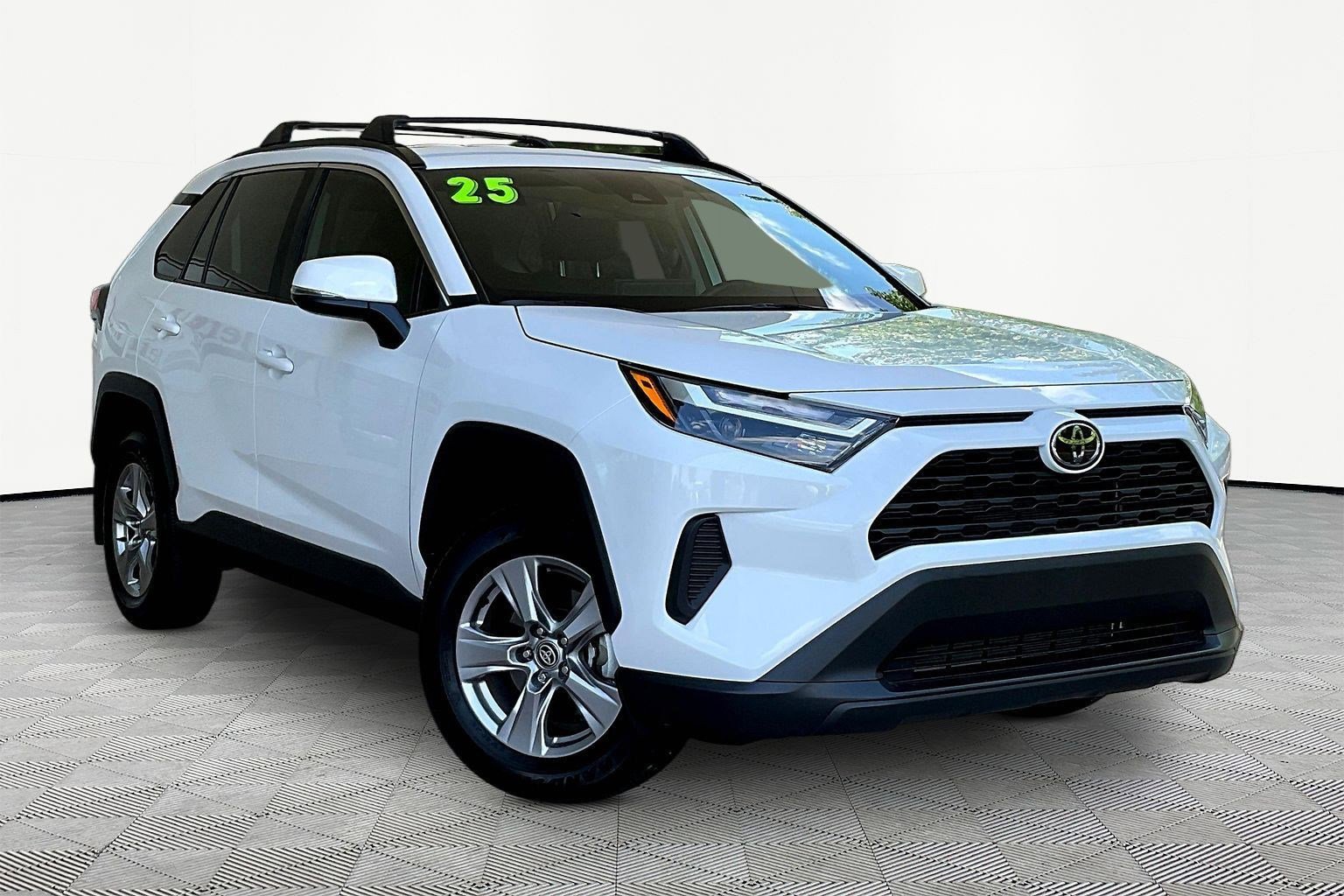 Used 2025 Toyota RAV4 XLE FWD image 3