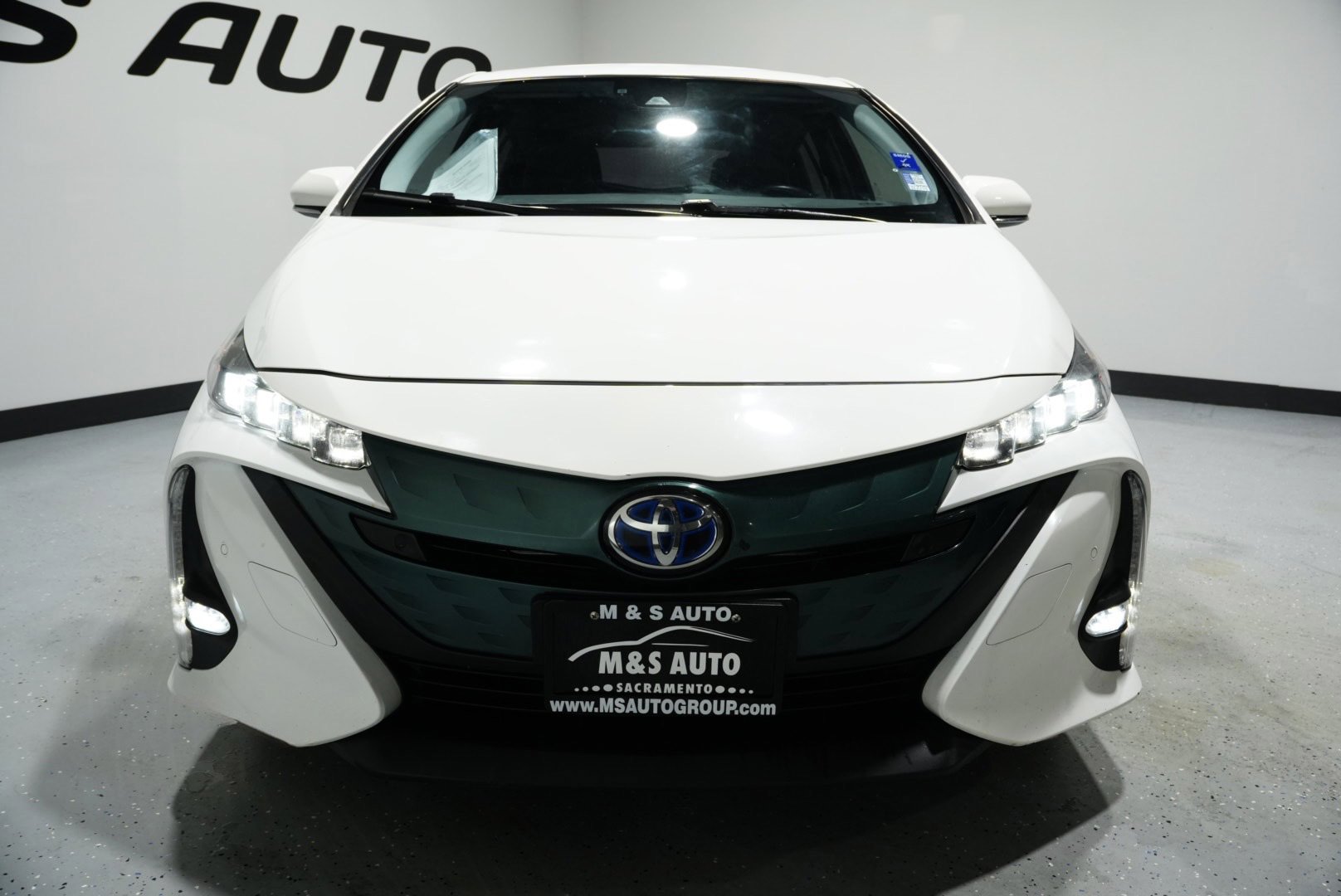 Used 2017 Toyota Prius Prime Advanced image 2