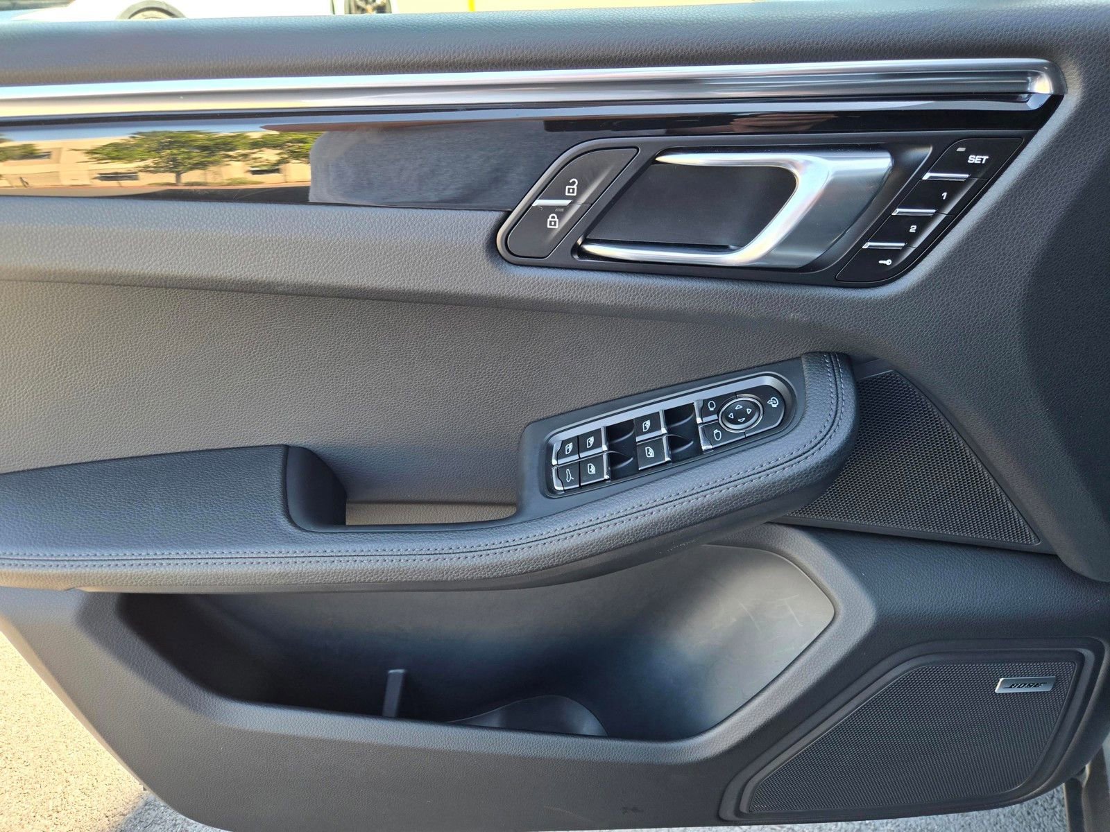 Certified 2025 Porsche Macan AWD/4WD image 20