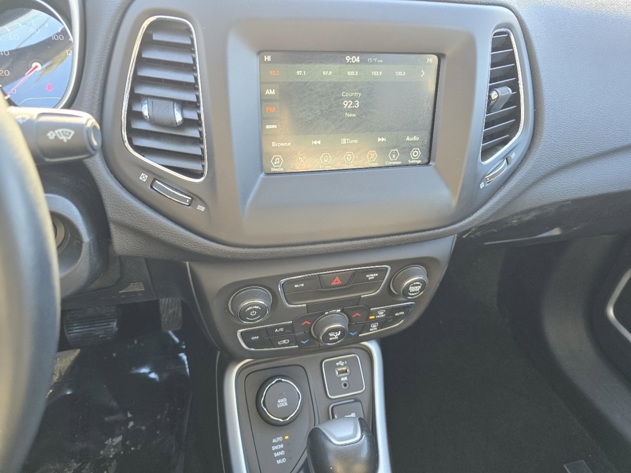 Used 2020 Jeep Compass Latitude image 27