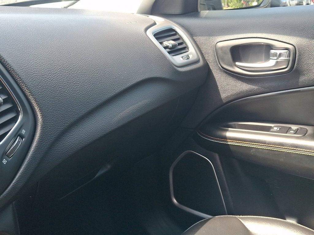 Used 2020 Jeep Compass Latitude w/ Cold Weather Group AWD/4WD image 31