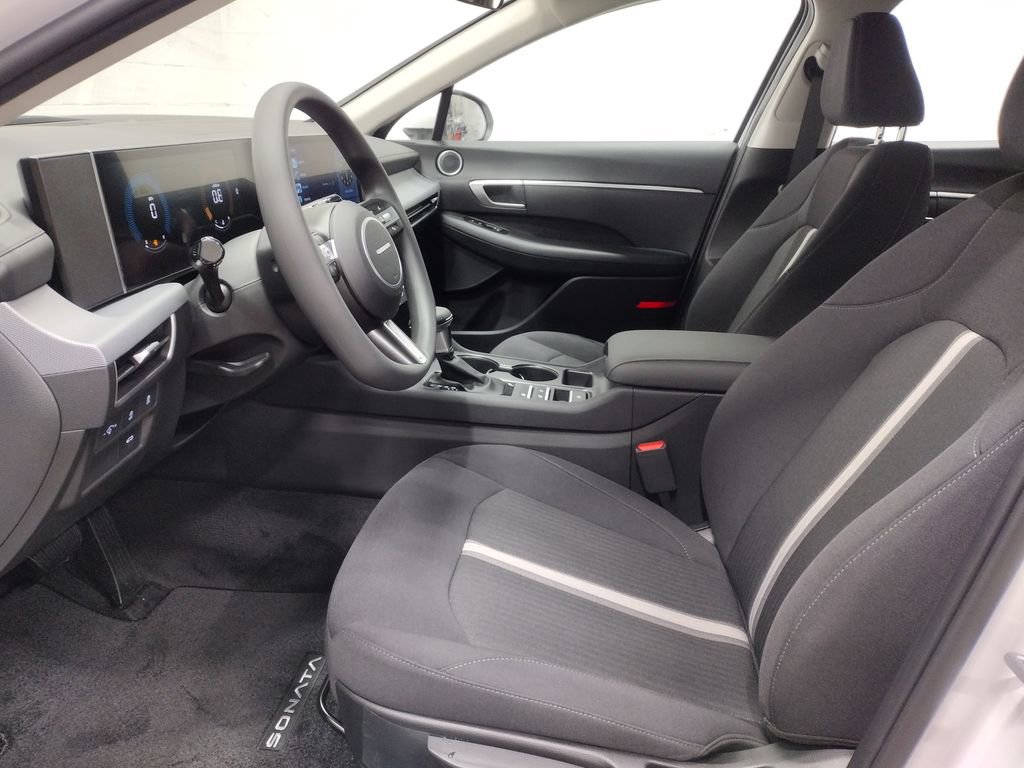 Used 2025 Hyundai Sonata SE FWD image 18
