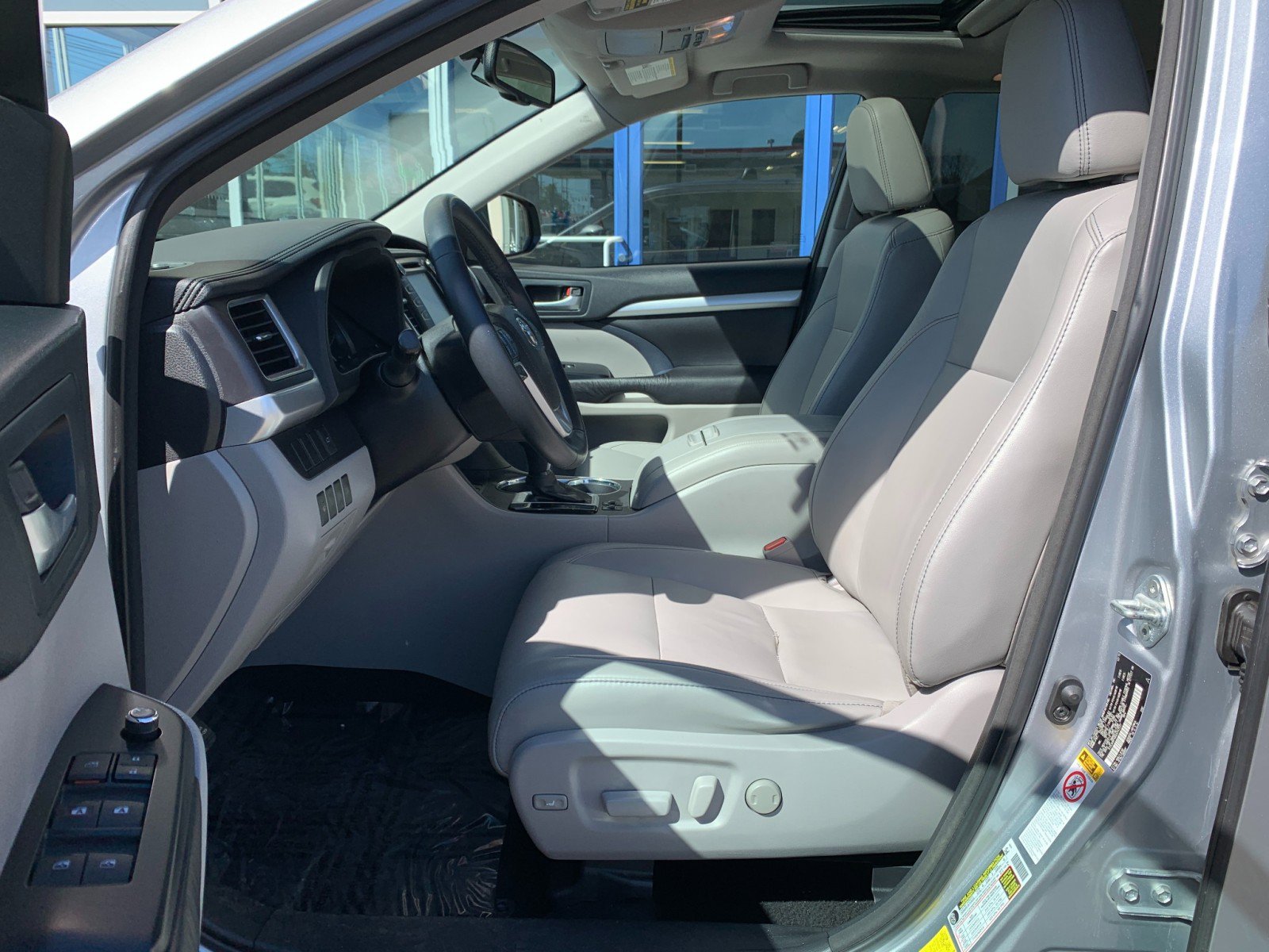 Used 2016 Toyota Highlander XLE AWD/4WD image 11