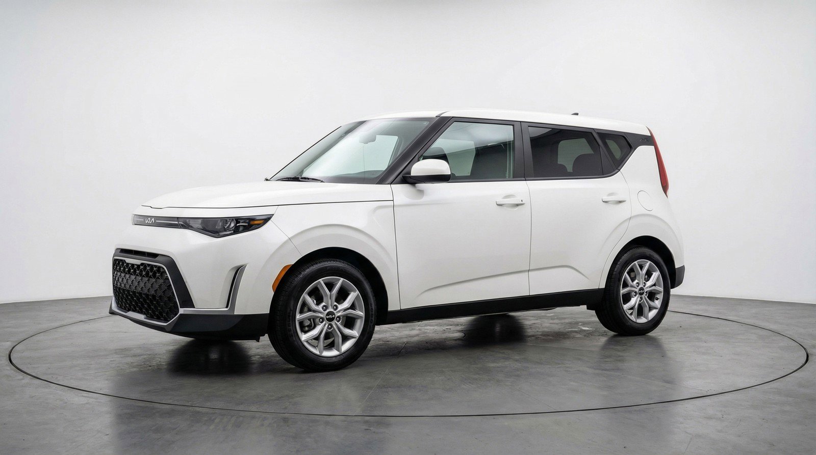 Used 2025 Kia Soul LX w/ LX Technology Package FWD image 3