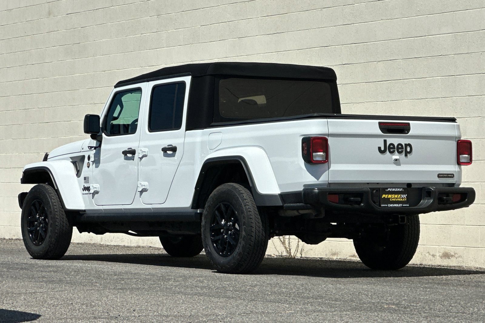 Used 2023 Jeep Gladiator Sport AWD/4WD image 6