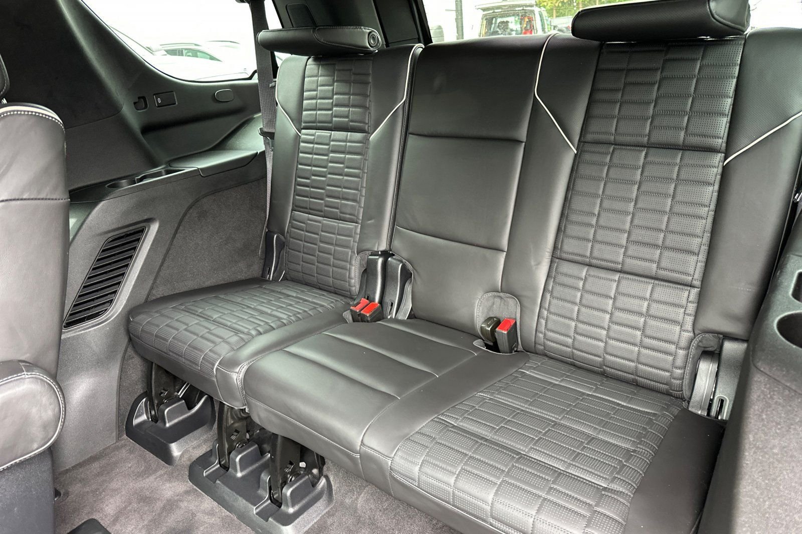 Used 2023 Cadillac Escalade Premium Luxury Platinum AWD/4WD image 18