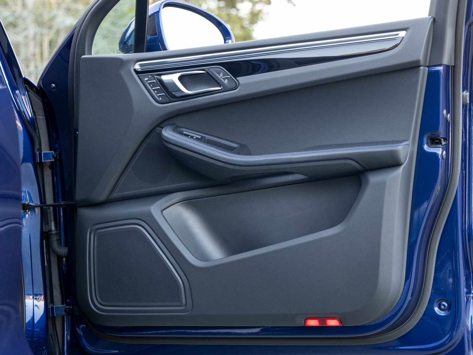 Certified 2024 Porsche Macan image 47