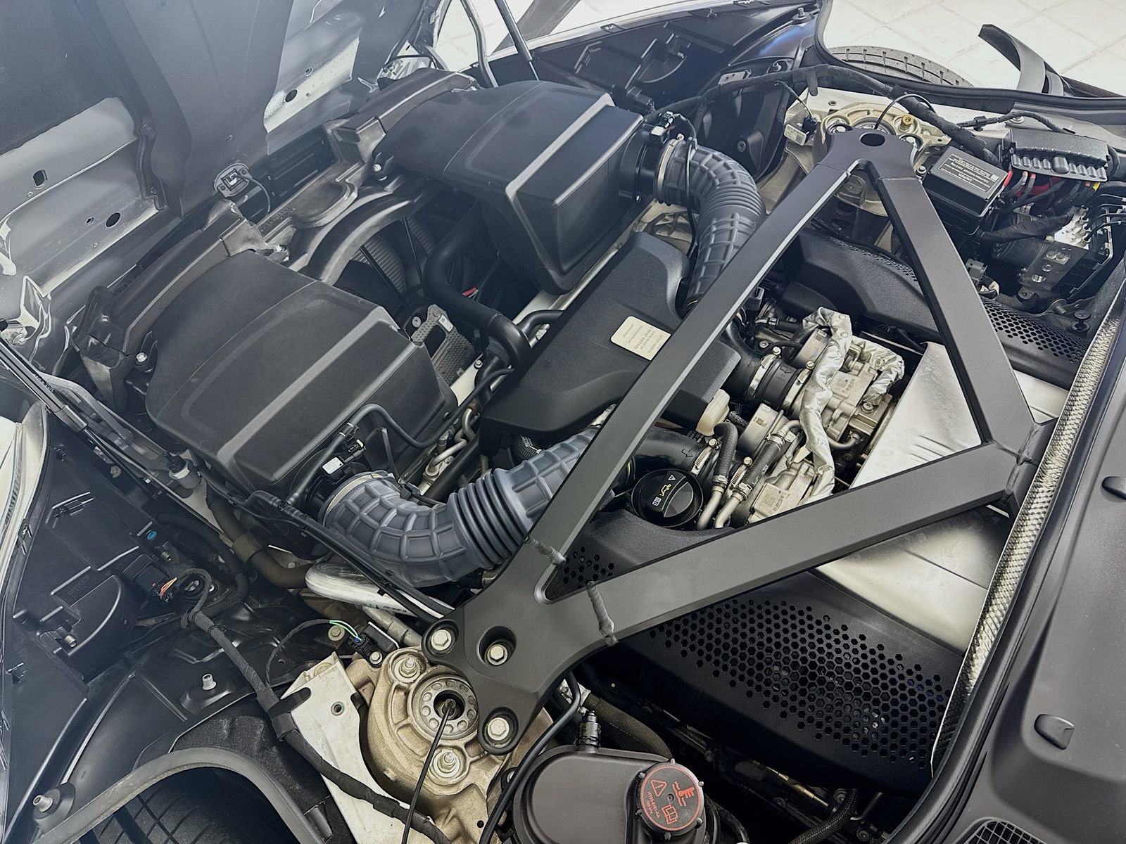 Used 2022 Aston Martin DB11 Coupe image 15