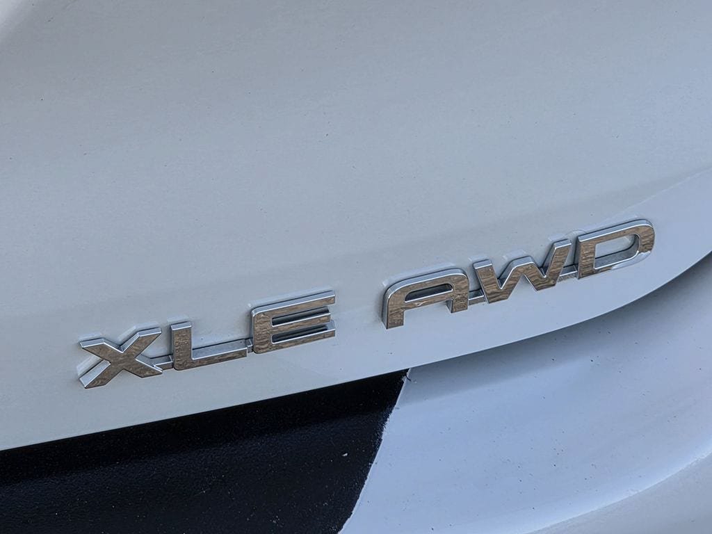 Used 2026 Toyota Highlander XLE AWD/4WD image 11