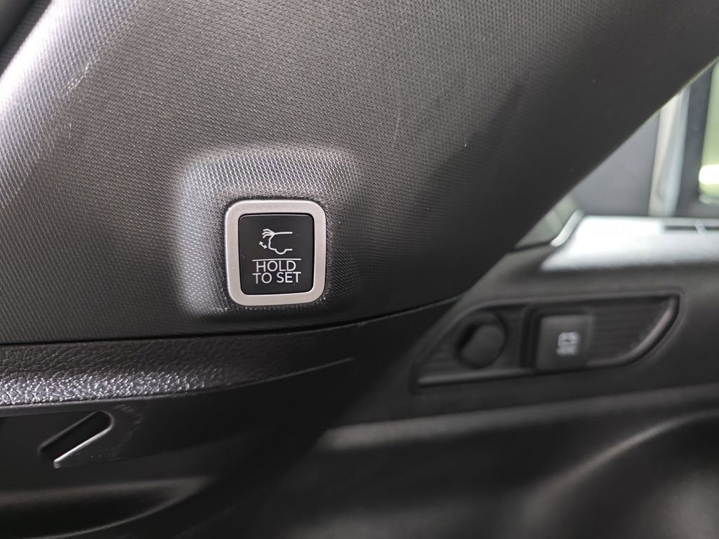 Used 2025 Jeep Grand Cherokee Limited w/ Luxury Tech Group II image 13