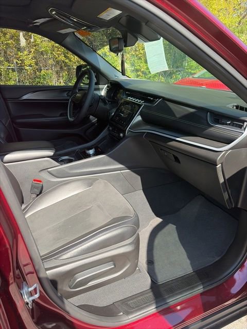 Used 2024 Jeep Grand Cherokee Altitude image 19