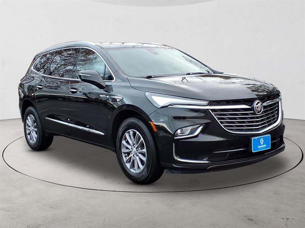 Used 2023 Buick Enclave Essence image 3
