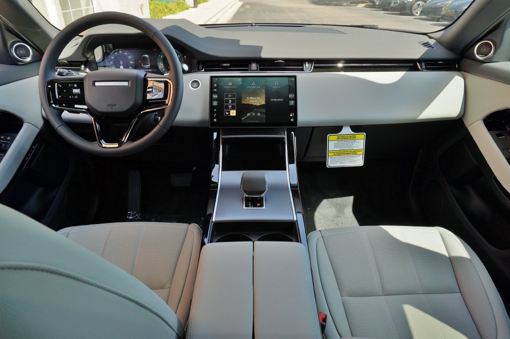 New 2026 Land Rover Range Rover Evoque S AWD/4WD image 9