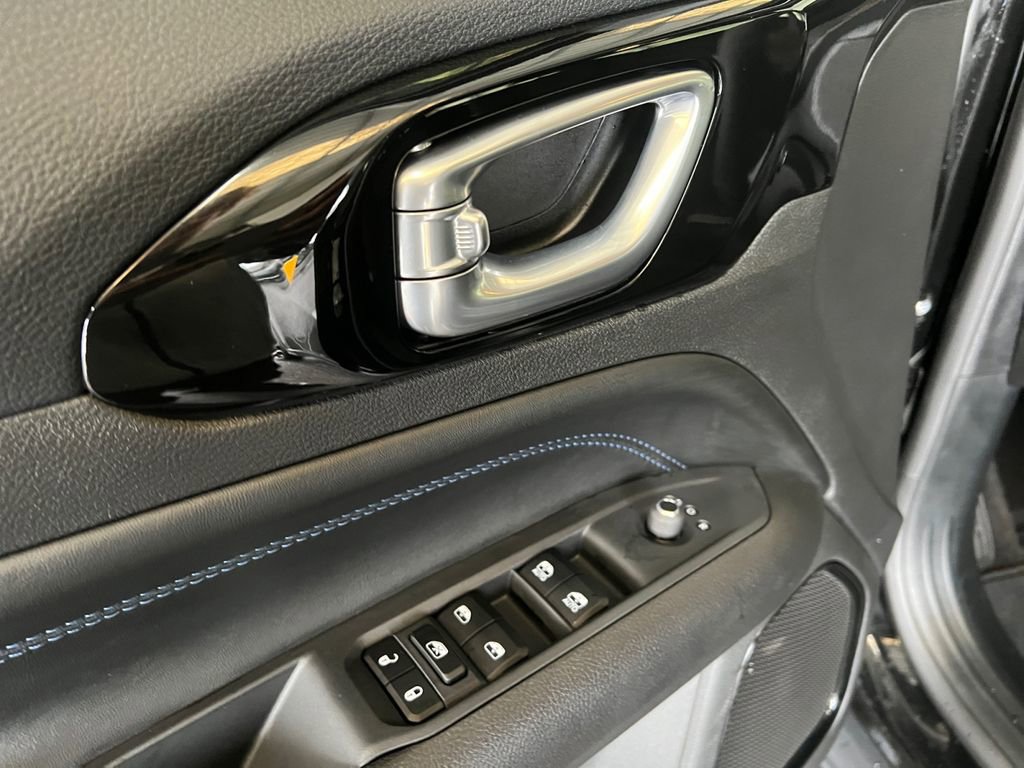 New 2026 Jeep Compass Latitude image 11