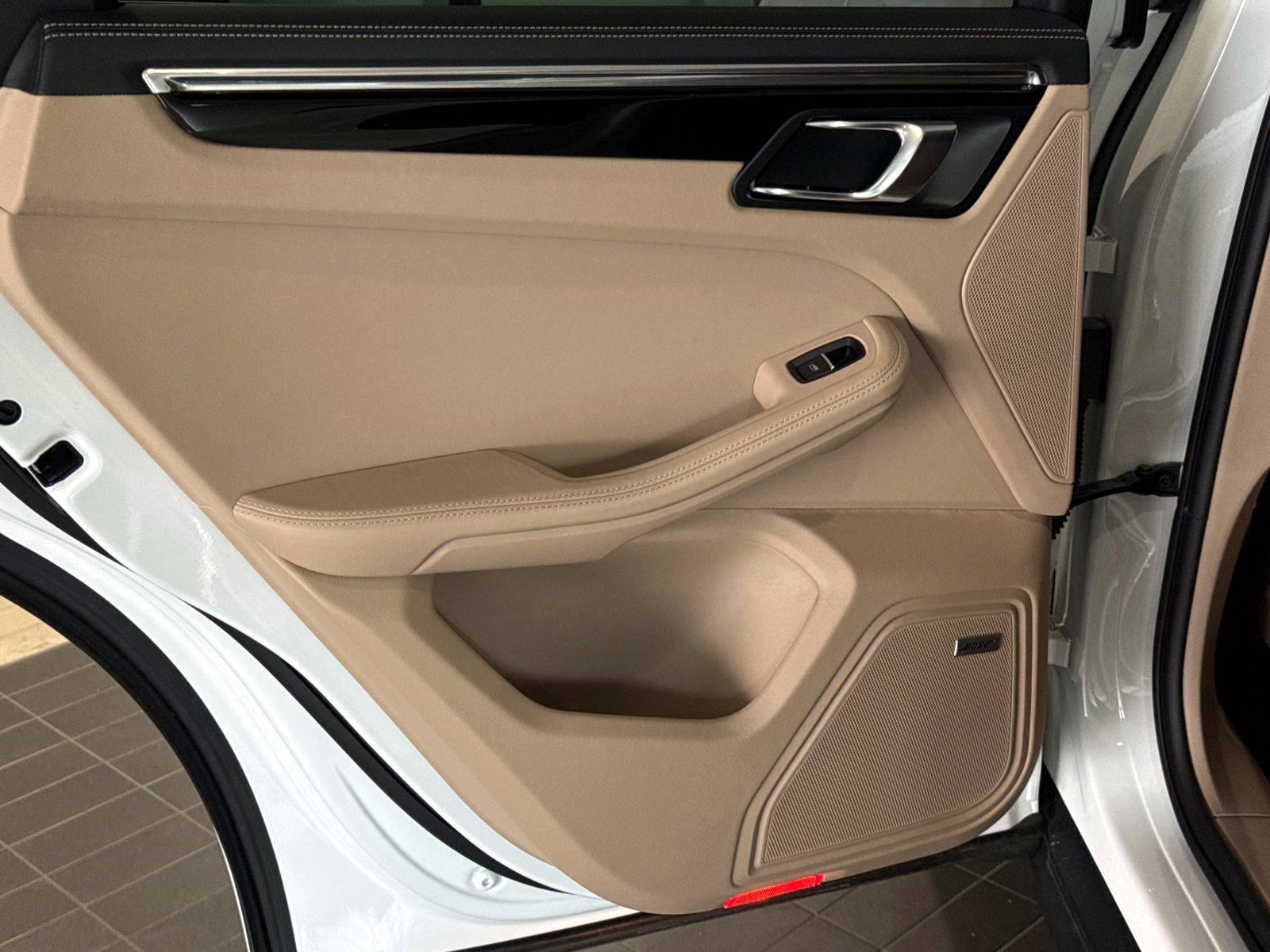 Certified 2026 Porsche Macan image 14