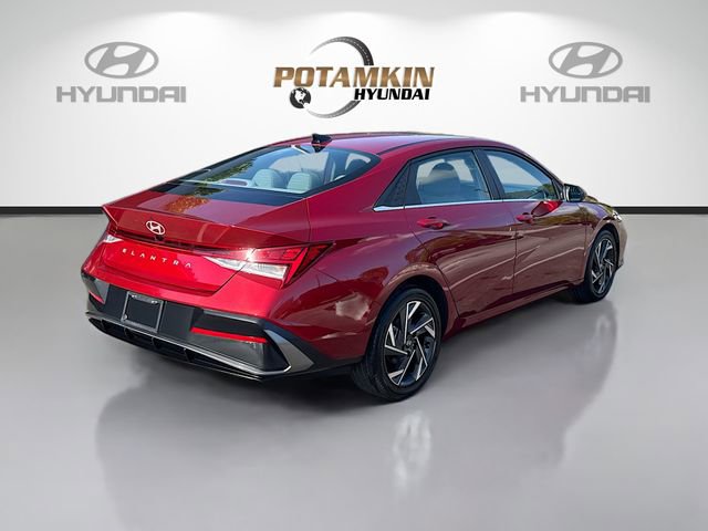 Used 2025 Hyundai Elantra SEL w/ Cargo Package FWD image 5
