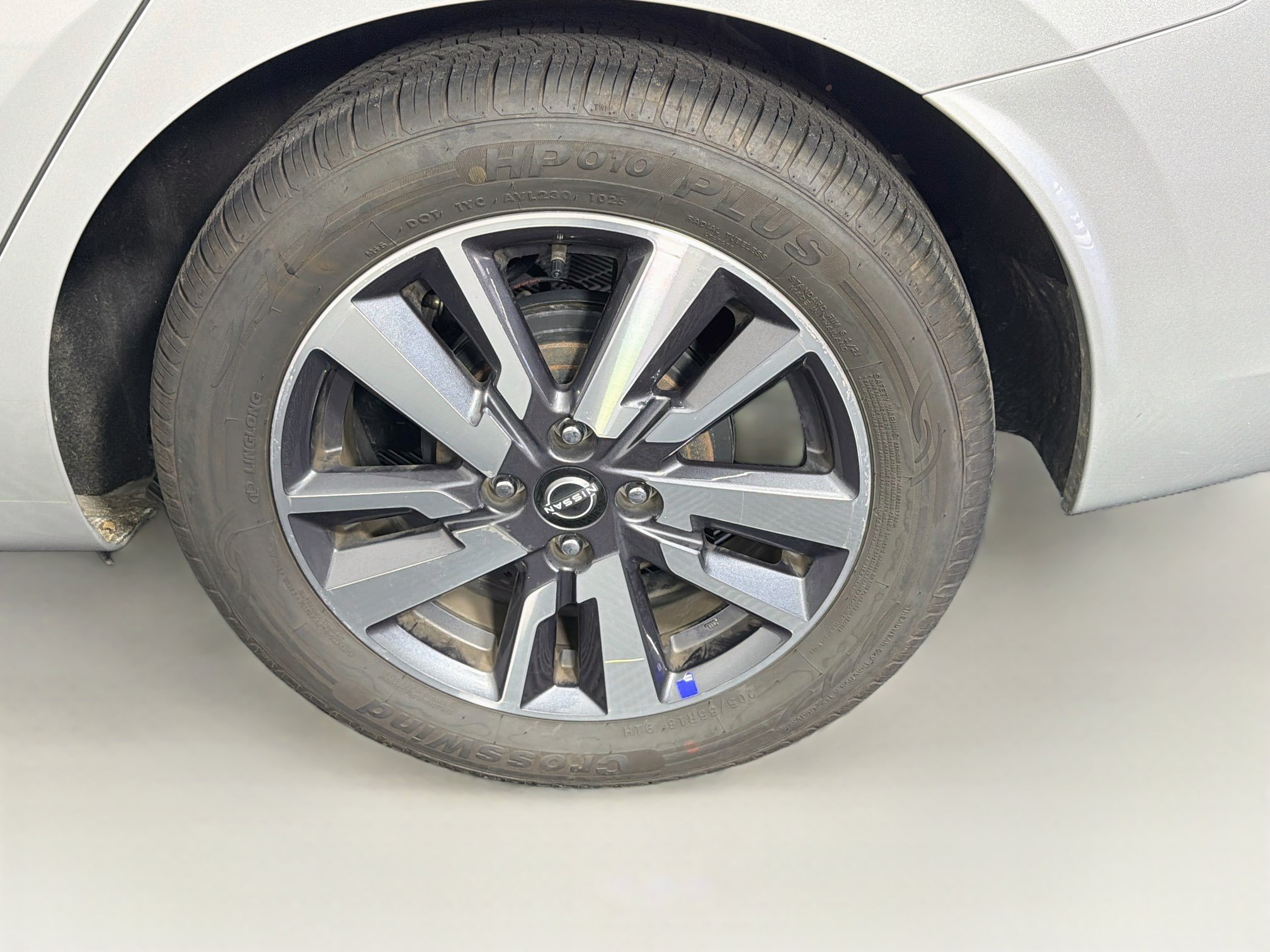 Used 2025 Nissan Versa SV FWD image 11
