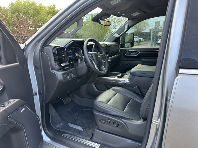 Used 2024 Chevrolet Silverado 2500 LTZ w/ LTZ Convenience Package image 16