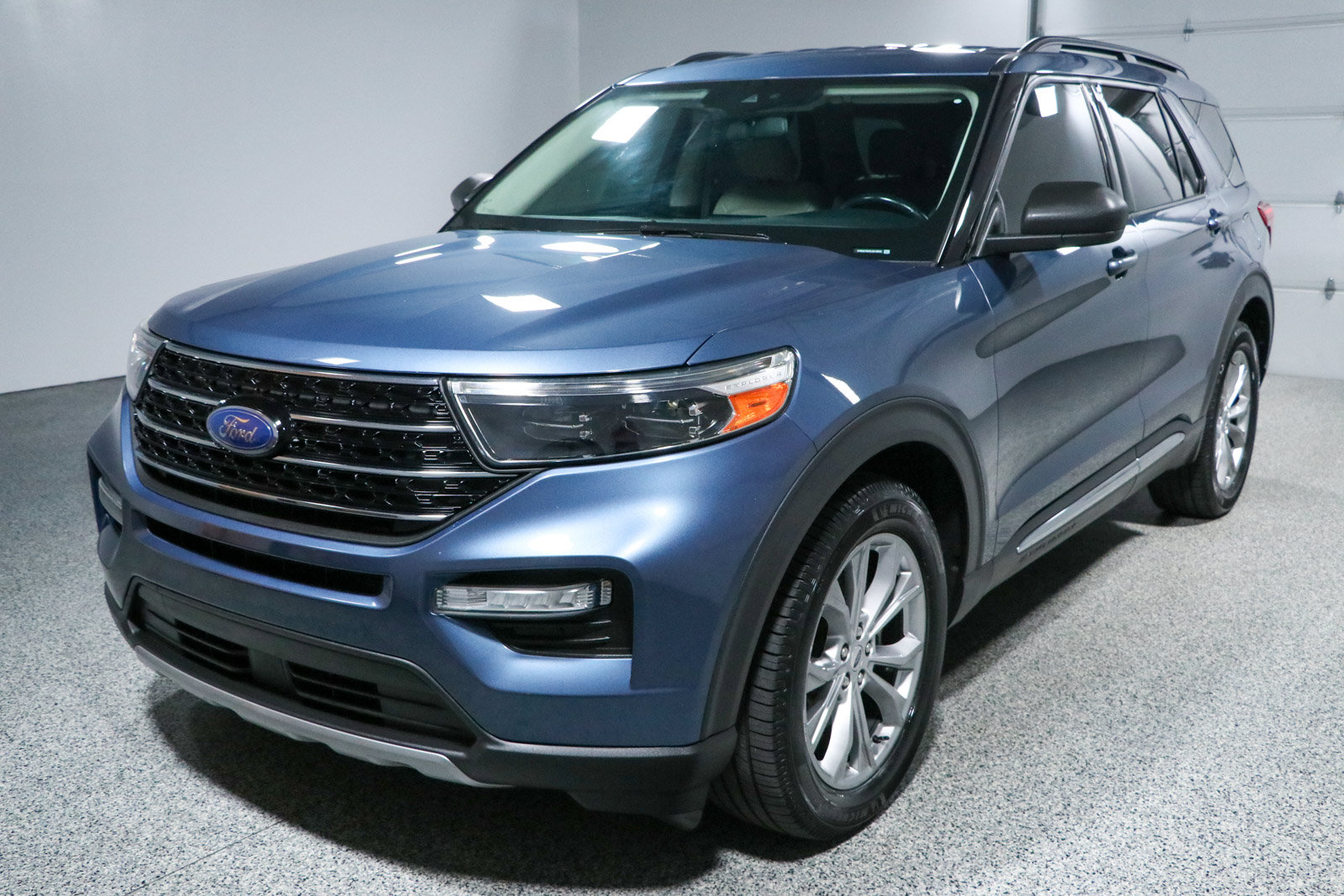 Used 2020 Ford Explorer XLT w/ Equipment Group 202A RWD image 33