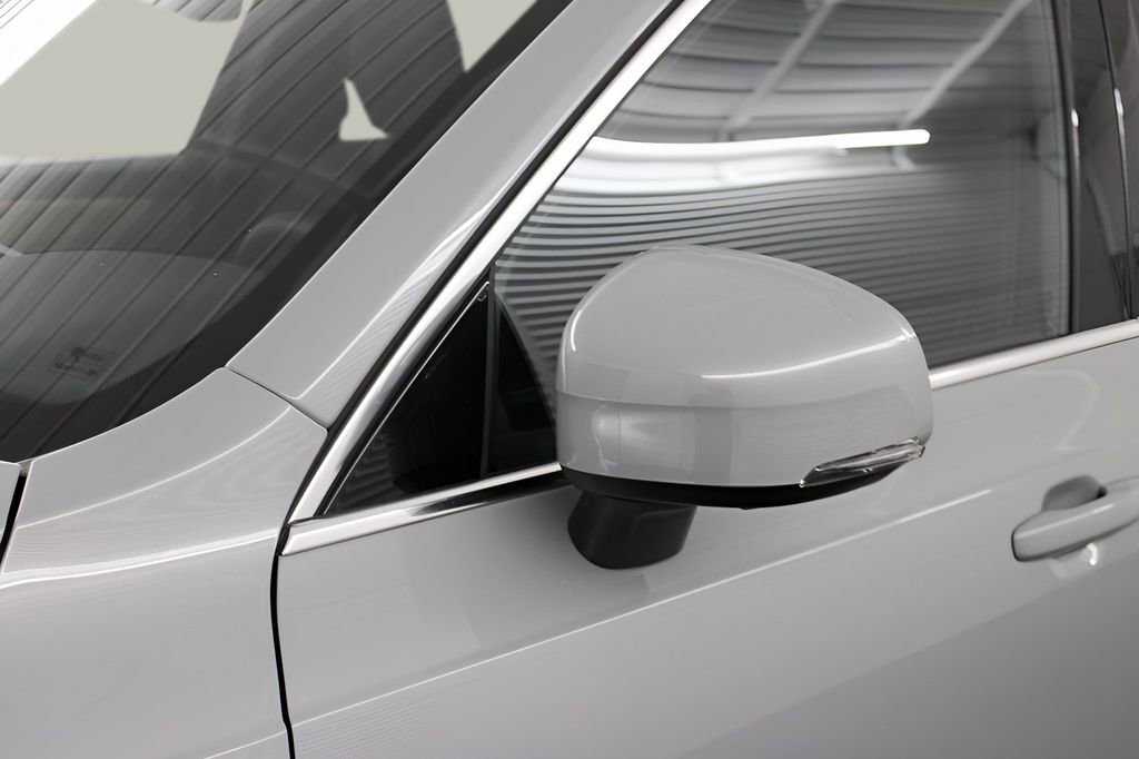 New 2025 Volvo XC90 T8 Plus w/ Protection Package Premier image 10