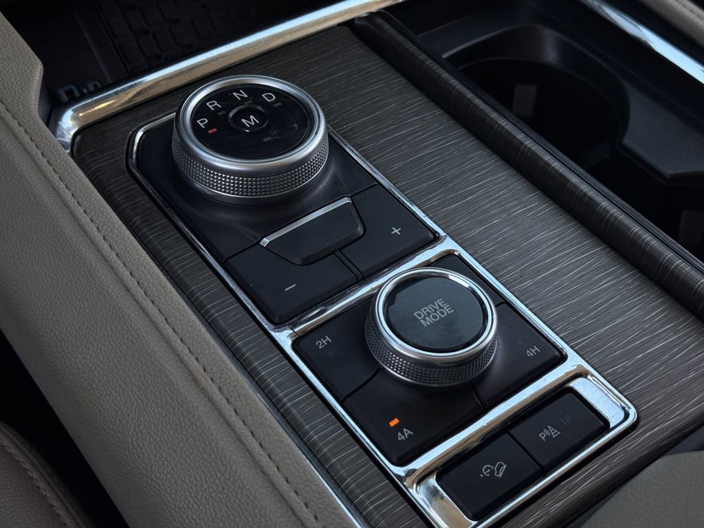 Used 2024 Ford Expedition Limited image 19