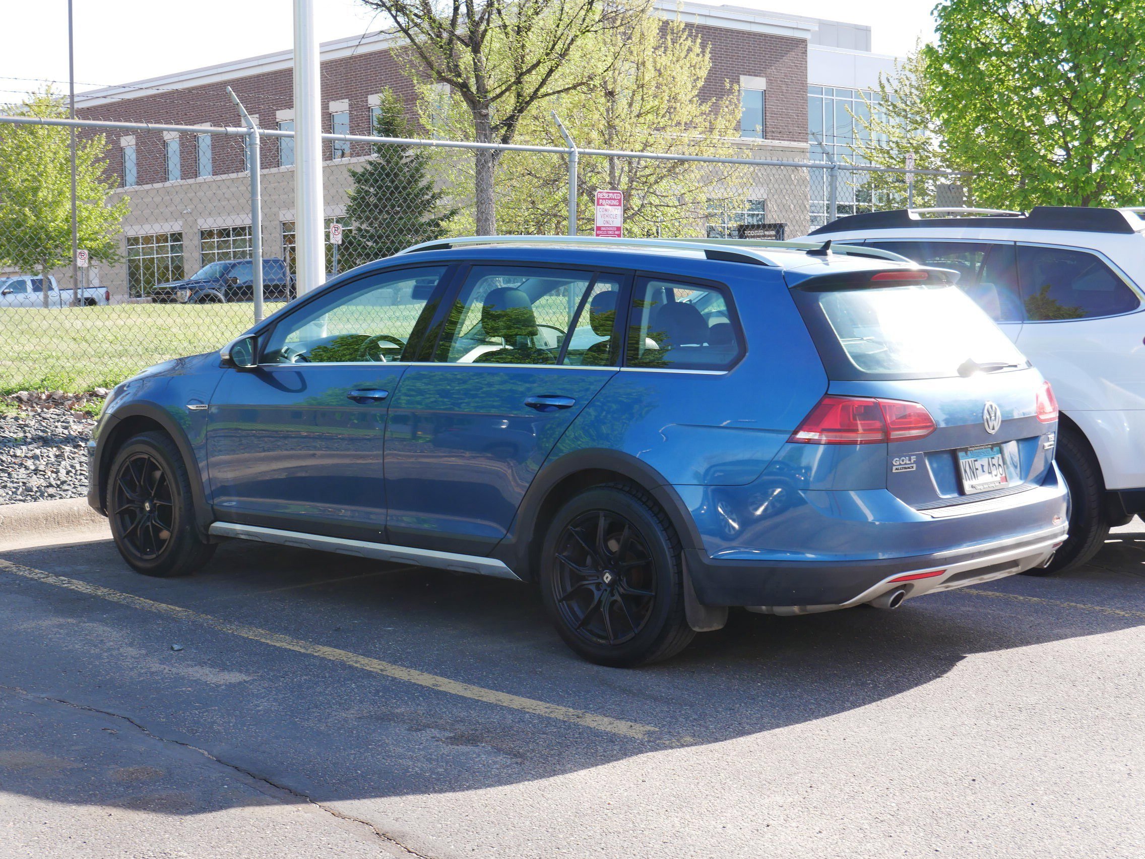 Used 2017 Volkswagen Golf Alltrack SE AWD/4WD image 3