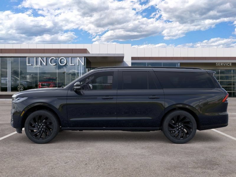 New 2026 Lincoln Navigator L Reserve w/ Jet Appearance Package AWD/4WD image 3