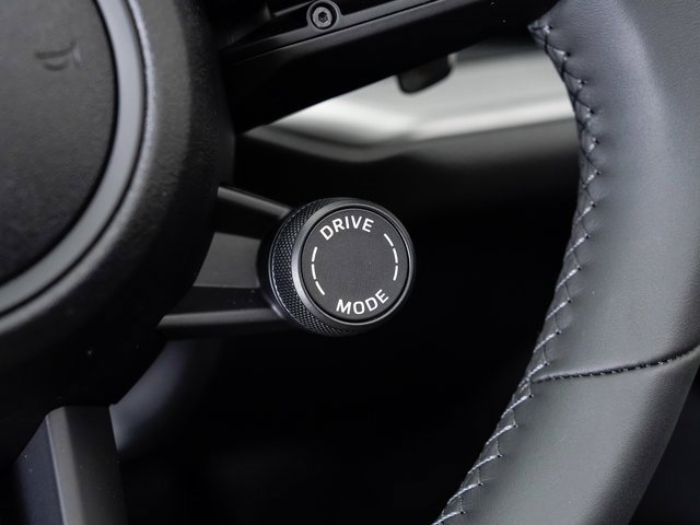 Used 2025 Porsche Cayenne image 16