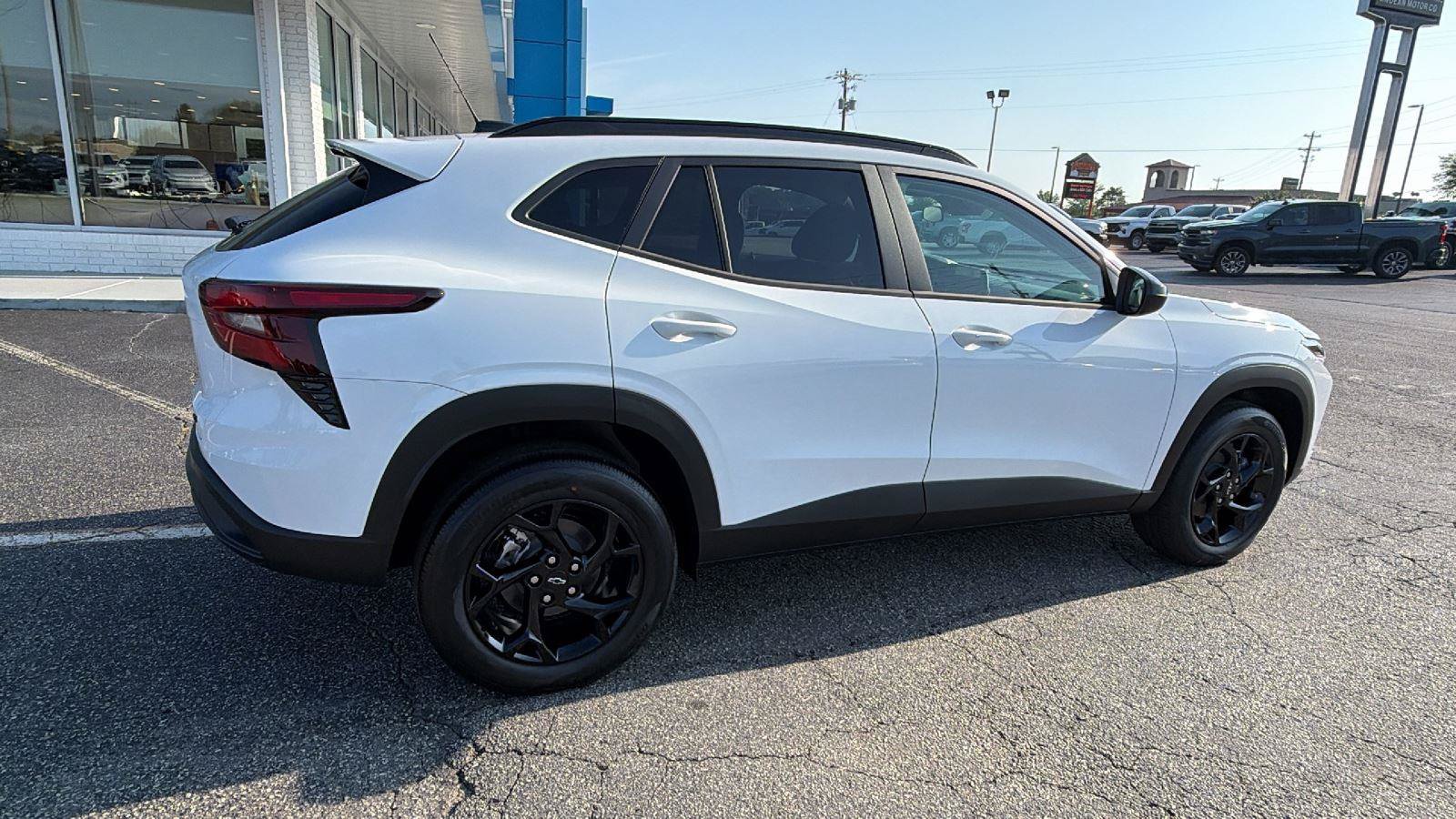 New 2026 Chevrolet Trax LT w/ Driver Confidence Package FWD image 8