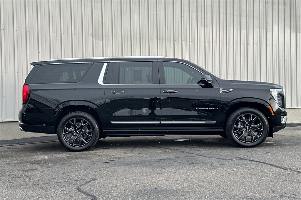 Used 2025 GMC Yukon XL Denali w/ Denali Reserve Package image 4