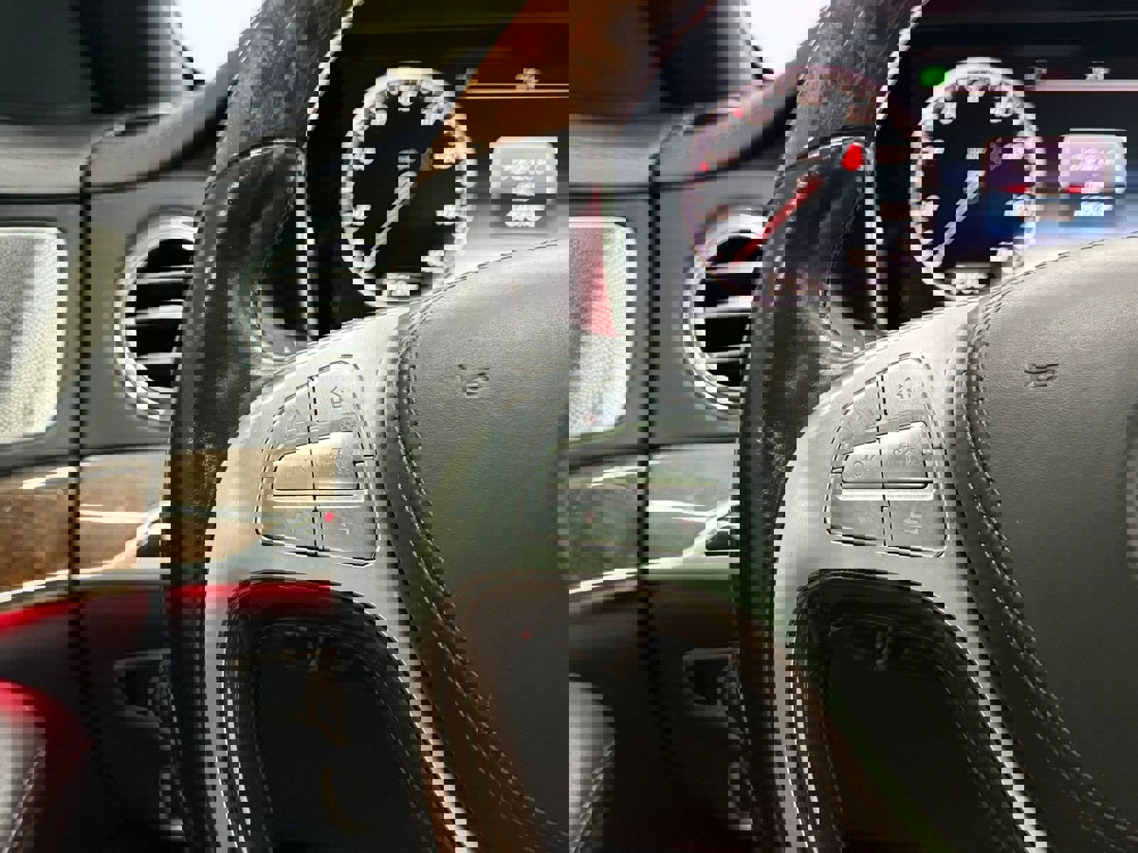 Used 2016 Mercedes-Benz S 550 Sedan image 20